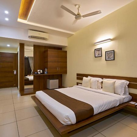 Hotel 3 Leaves Colhapur Exterior foto
