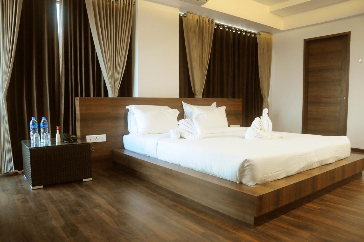 Hotel 3 Leaves Colhapur Exterior foto