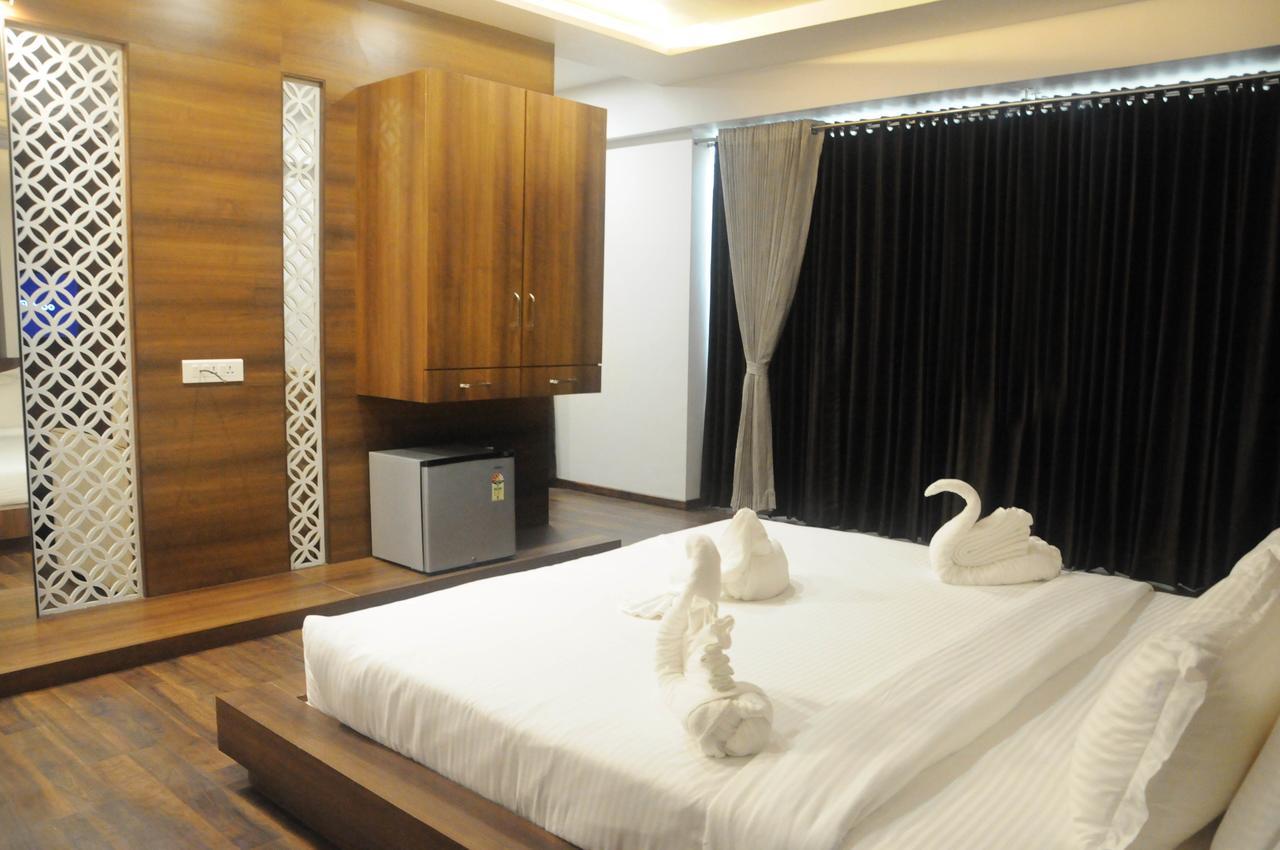 Hotel 3 Leaves Colhapur Exterior foto