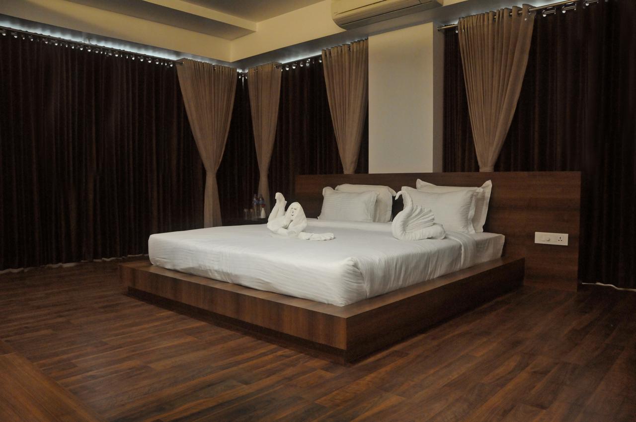 Hotel 3 Leaves Colhapur Exterior foto