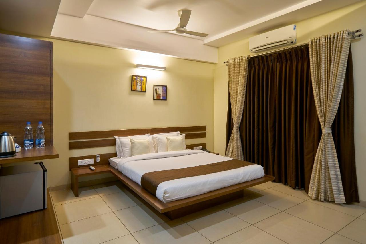 Hotel 3 Leaves Colhapur Exterior foto