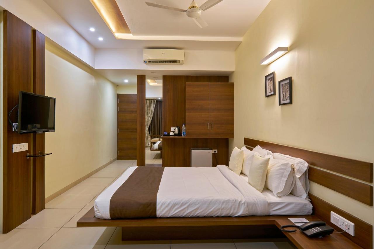 Hotel 3 Leaves Colhapur Exterior foto