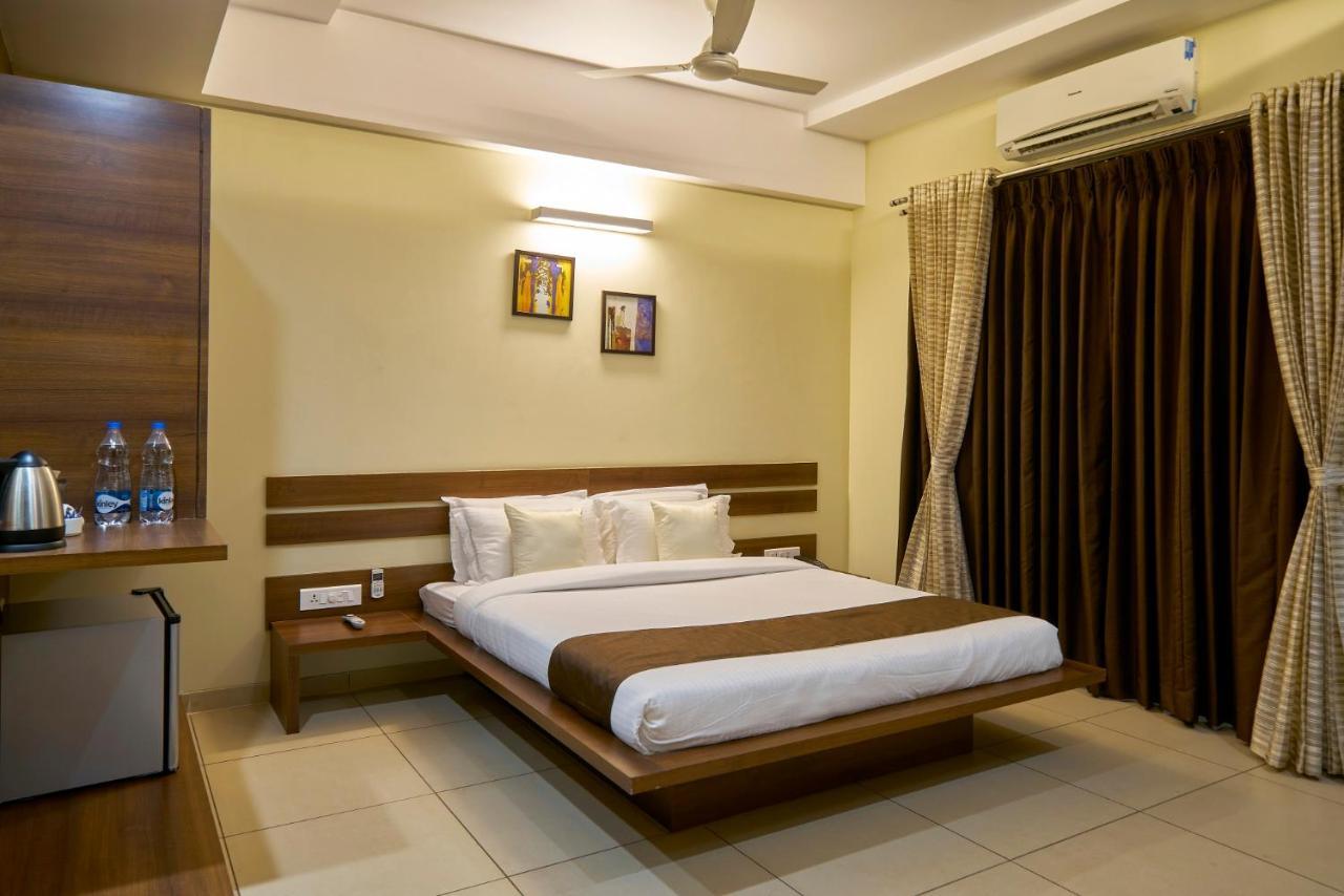 Hotel 3 Leaves Colhapur Exterior foto
